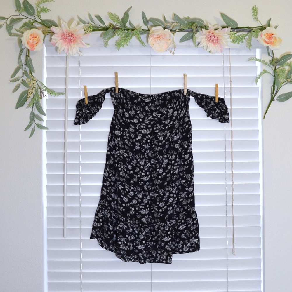Mossimo – Floral Print Off-The-Shoulder Dress